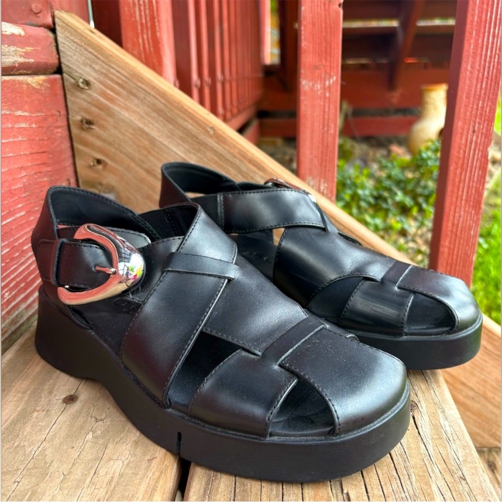 AEROSOLES Fabian Women’s Leather Fisherman Sandals
